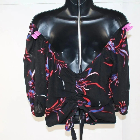 ABOUND Top  - Picture 2 of 3